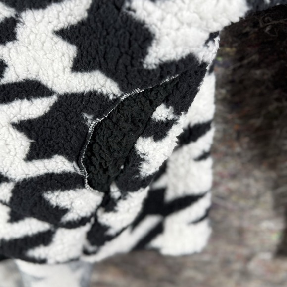 LuLaRoe Women's Teddy Bear Size Small Borg Style Jacket Black White Houndstooth - Picture 6 of 10